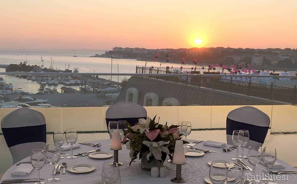 Wyndham Grand İstanbul Kalamış Marina Hotel